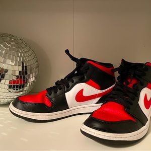Air Jordan 1 red
